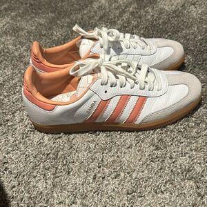 Women’s Adidas samba size 6 1/2